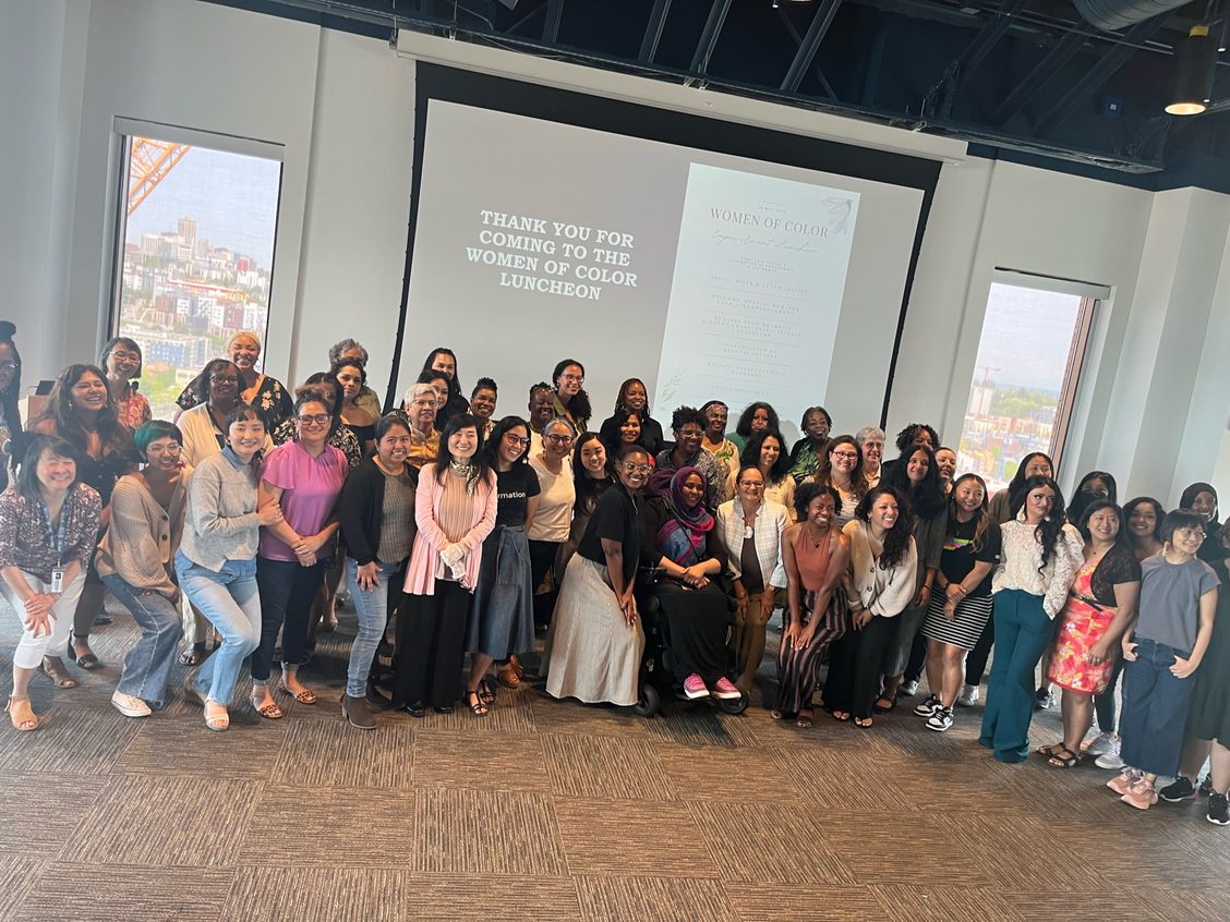 Simposio de Mujeres Latinas attendees and more
